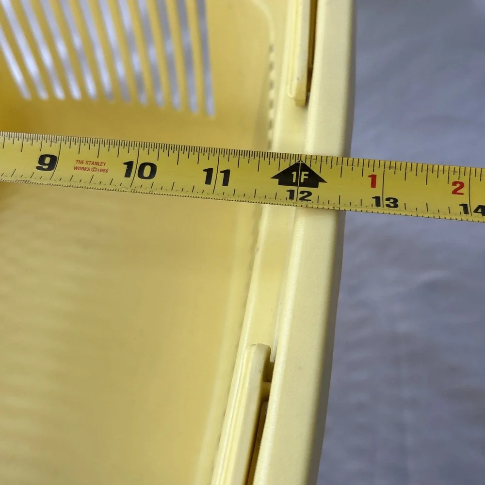 Vtg Yellow Rubbermaid 18.5